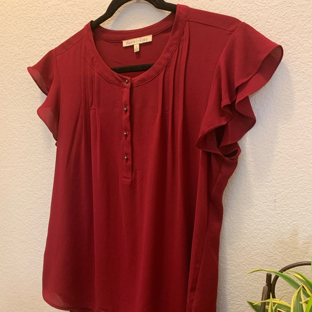 Daniel Rainn top, Medium